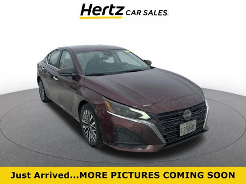 Used 2025 Nissan Altima 2.5 SV image 1