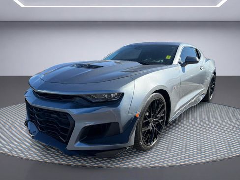 Used 2019 Chevrolet Camaro SS RWD image 2