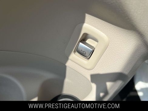 Used 2022 Mercedes-Benz GLC 300 4MATIC w/ Premium Package Lite image 20