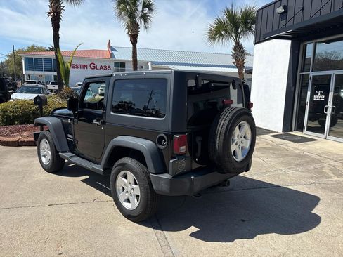 Used 2018 Jeep Wrangler Sport image 7