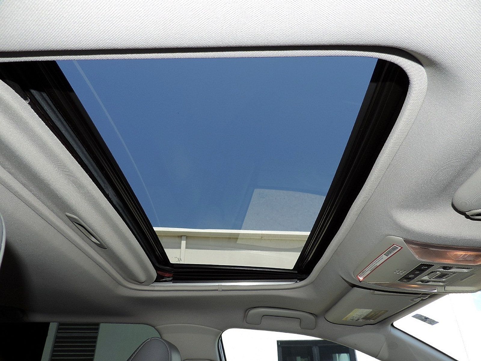 Used 2019 Toyota RAV4 XLE Premium FWD image 18