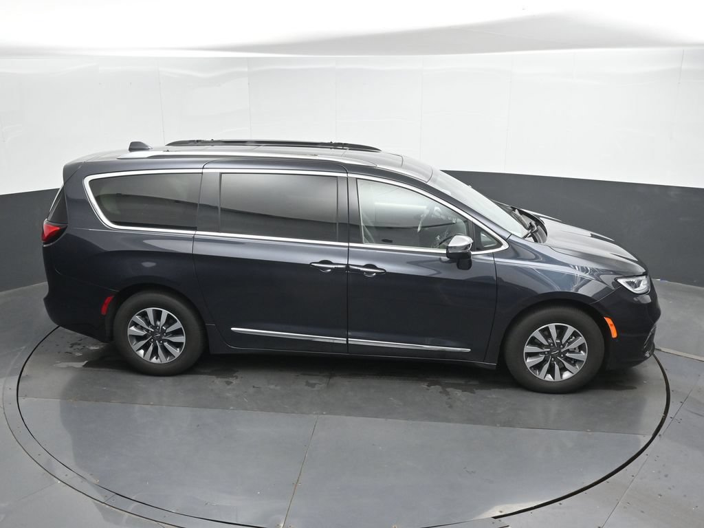 Used 2021 Chrysler Pacifica Limited w/ Premium & Safety Sphere Group FWD image 35