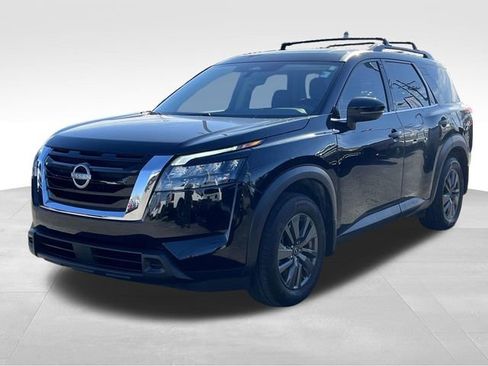 Used 2024 Nissan Pathfinder SV w/ SV Premium Package image 3