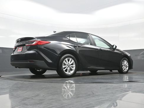 Used 2025 Toyota Camry LE FWD image 32