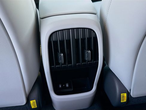 New 2026 Hyundai Kona Limited FWD image 17