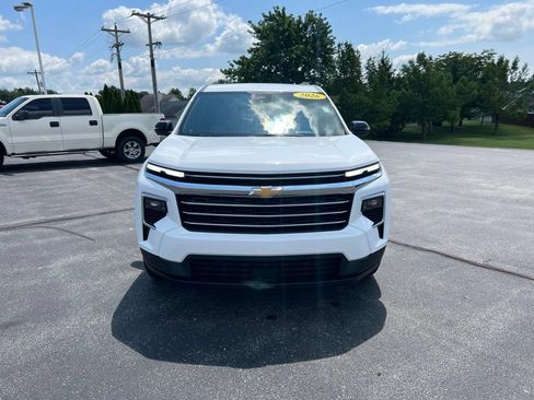 Used 2026 Chevrolet Traverse LT w/ Driver Confidence Package FWD image 2