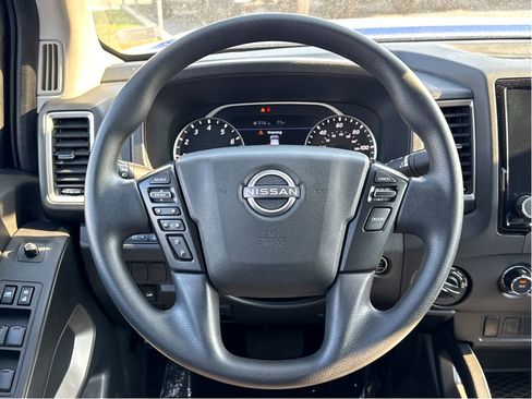 Used 2024 Nissan Frontier SV image 14