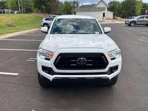 Used 2022 Toyota Tacoma SR AWD/4WD image 3