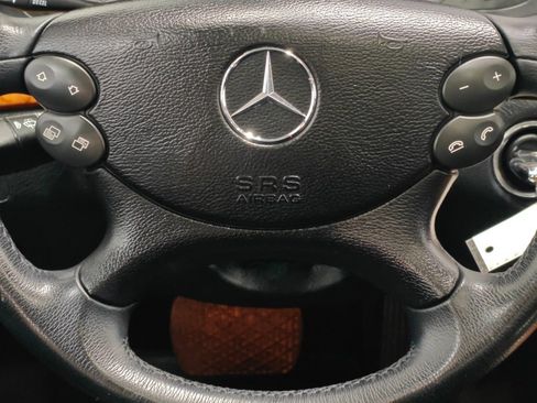 Used 2008 Mercedes-Benz E 550 4MATIC Sedan image 5