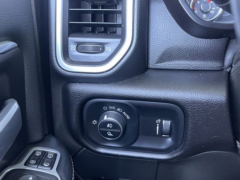 Used 2024 RAM 2500 Big Horn AWD/4WD image 40