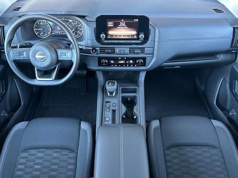 New 2025 Nissan Pathfinder S image 9