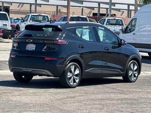 Used 2023 Chevrolet Bolt EUV LT w/ Convenience Package FWD image 3