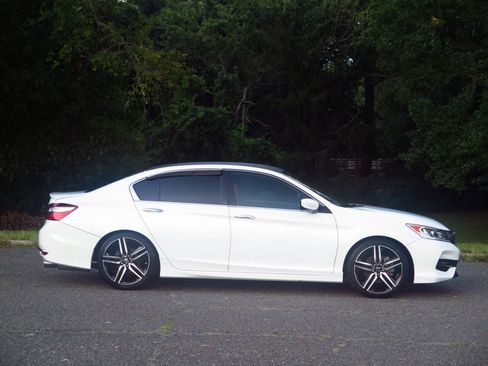 Used 2017 Honda Accord Sport image 6