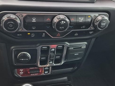 Used 2022 Jeep Gladiator Rubicon w/ LED Lighting Group AWD/4WD image 30