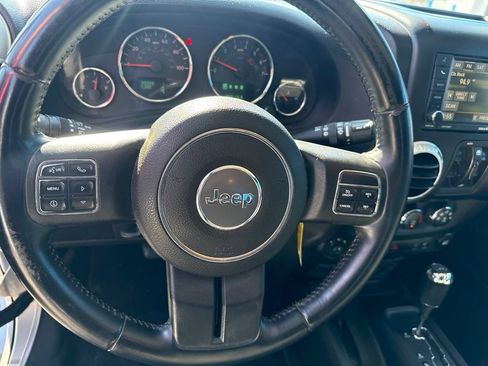 Used 2014 Jeep Wrangler Unlimited Sahara w/ Connectivity Group AWD/4WD image 19