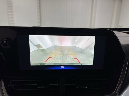 Certified 2025 Chevrolet Trax LT w/ LT Convenience Package image 14