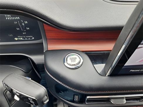 Used 2022 Lincoln Aviator Reserve image 32