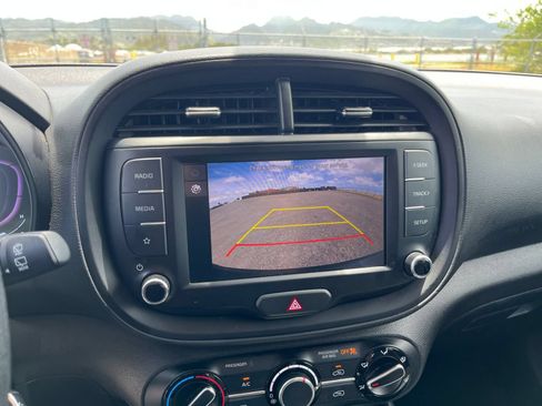 Used 2025 Kia Soul LX w/ LX Technology Package FWD image 20