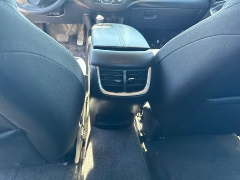 Used 2017 Chevrolet Malibu LT FWD image 30