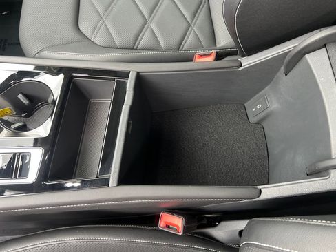 Certified 2025 Volkswagen Atlas SE image 25