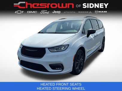 Used 2024 Chrysler Pacifica Touring-L w/ Road Tripper Package