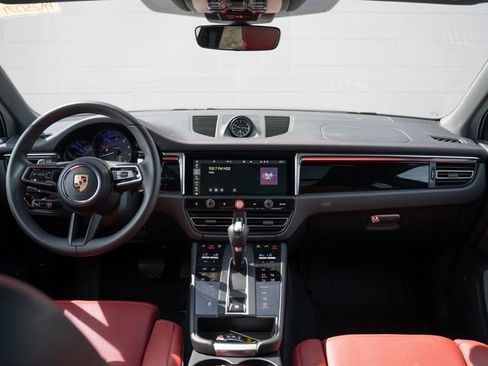 Certified 2025 Porsche Macan image 21
