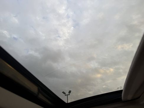 Used 2014 Toyota Sienna SE w/ Convenience Accessory Package image 12