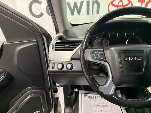 Used 2020 GMC Yukon XL SLT AWD/4WD image 25