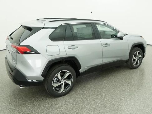 New 2025 Toyota RAV4 SE image 9