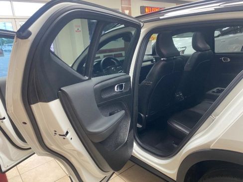 Used 2022 Volvo XC40 T5 R-Design AWD/4WD image 12