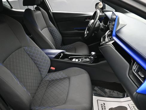 Used 2020 Toyota C-HR XLE FWD image 36