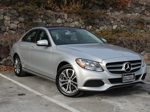 Used 2017 Mercedes-Benz C 300 4MATIC Sedan image 4