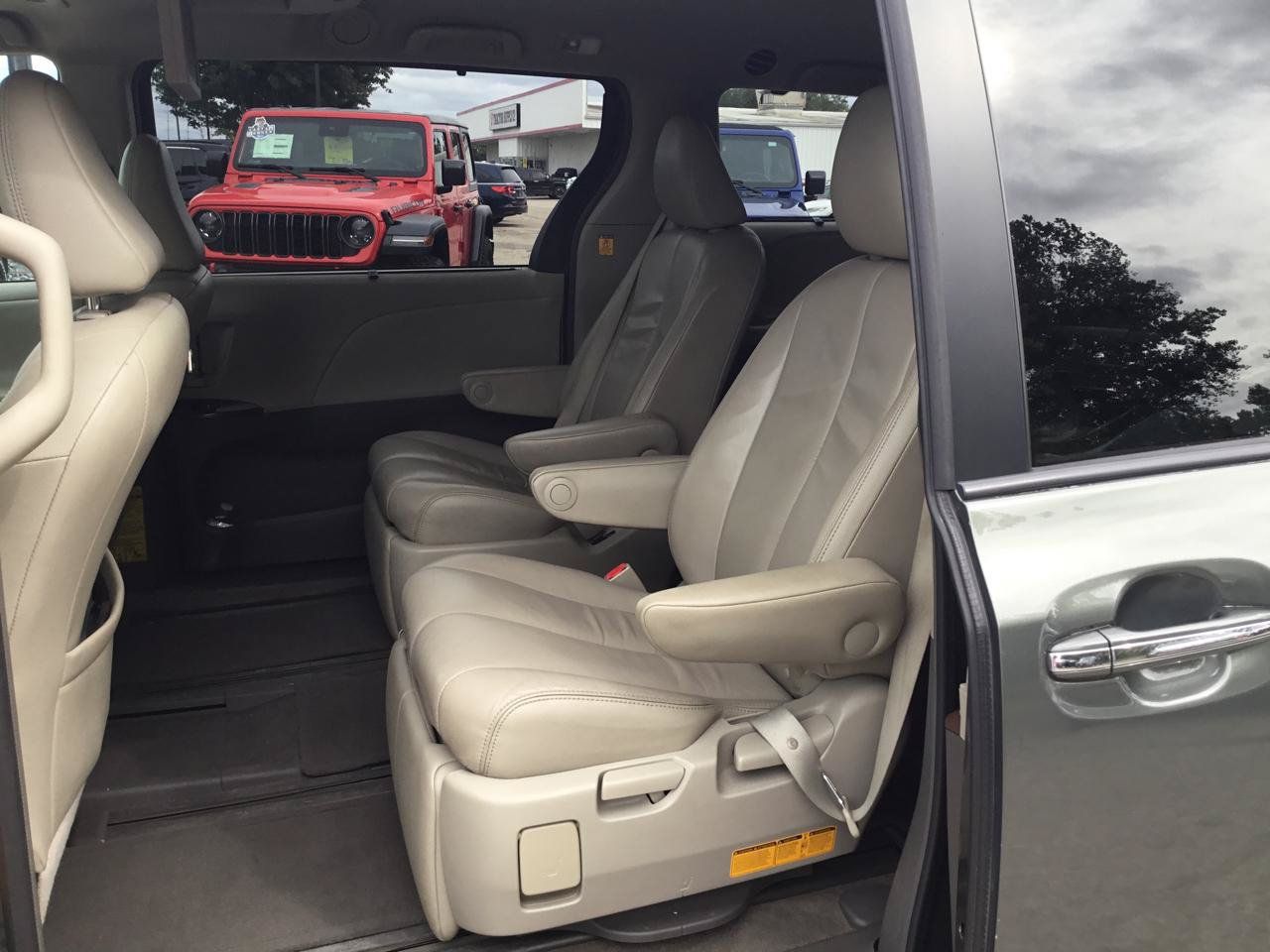 Used 2013 Toyota Sienna XLE w/ Entertainment Pkg AWD/4WD image 21