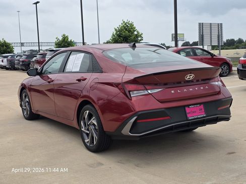 Certified 2025 Hyundai Elantra Sport FWD image 8