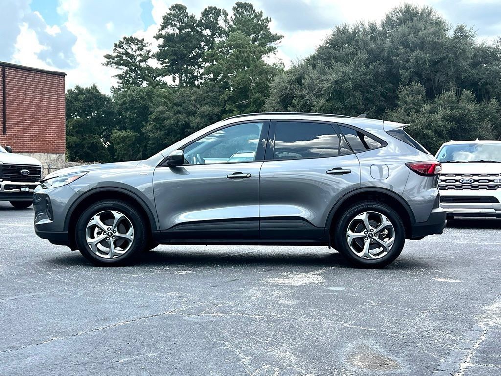 Used 2025 Ford Escape ST-Line Select AWD/4WD image 2