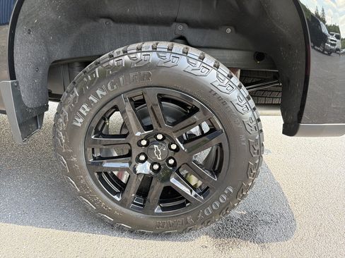 Used 2026 Chevrolet Silverado 1500 LT Trail Boss w/ LT Trail Boss Premium Package AWD/4WD image 19