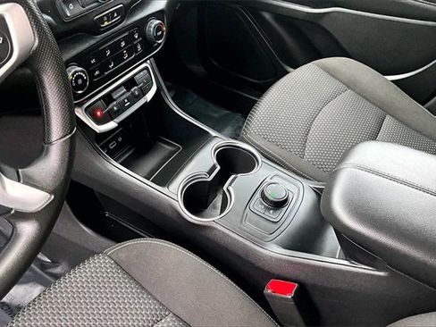 Used 2024 GMC Terrain SLE image 13