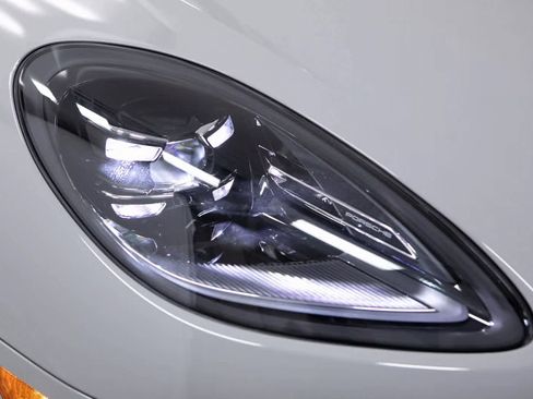 Certified 2025 Porsche Macan image 33