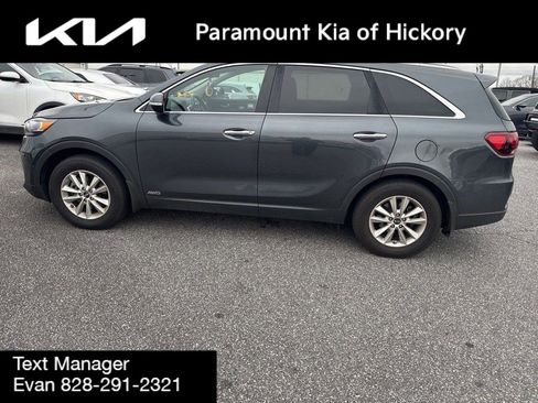 Used 2019 Kia Sorento LX w/ LX Convenience Package image 4