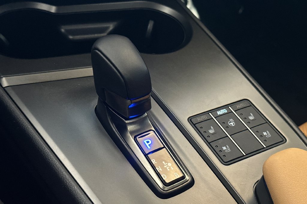 Used 2025 Lexus UX 300h FWD w/ Accessory Package (Z2) image 21