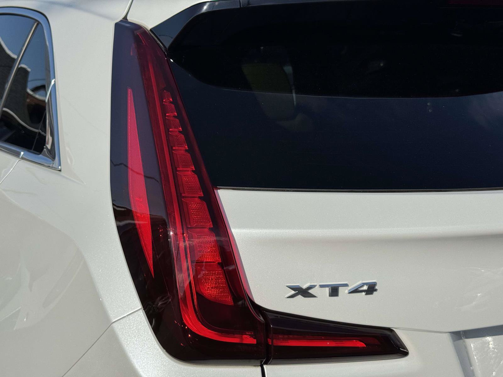 Used 2024 Cadillac XT4 Luxury w/ Cold Weather Package AWD/4WD image 10