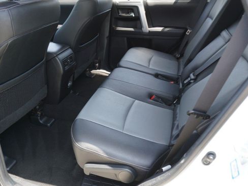 Used 2020 Toyota 4Runner SR5 Premium w/ Moonroof Package RWD image 30