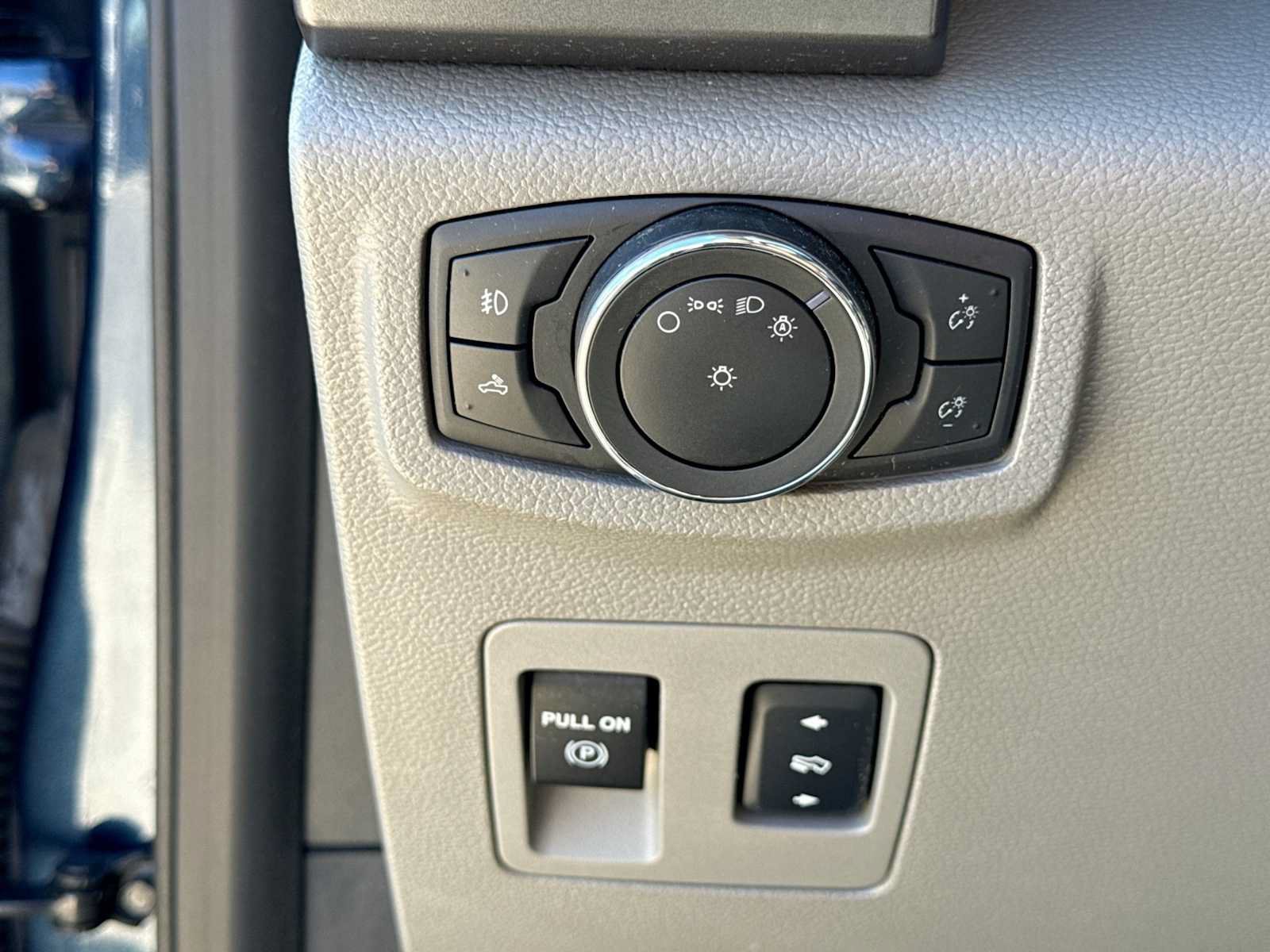 Used 2015 Ford F150 XLT w/ Equipment Group 302A Luxury AWD/4WD image 25