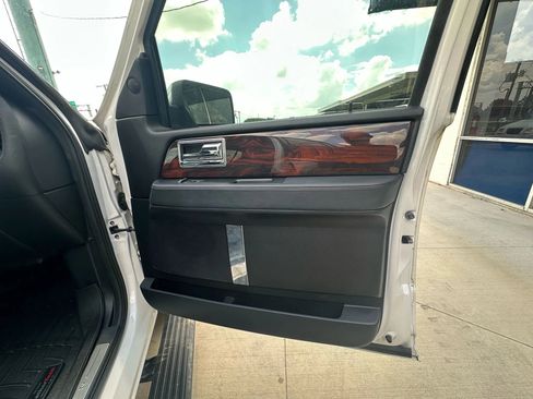 Used 2016 Lincoln Navigator Reserve image 40