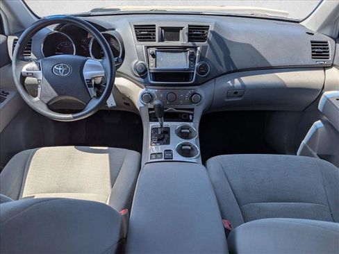 Used 2013 Toyota Highlander Plus AWD/4WD image 14