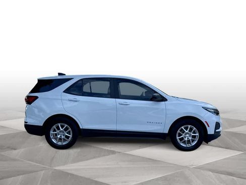 Used 2022 Chevrolet Equinox LS FWD image 9