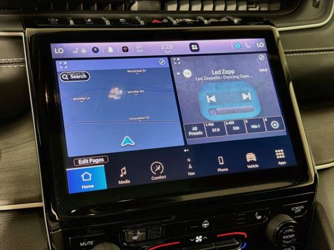 Used 2023 Jeep Grand Cherokee L Limited AWD/4WD image 19
