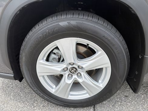 Certified 2025 Toyota Highlander LE FWD image 20