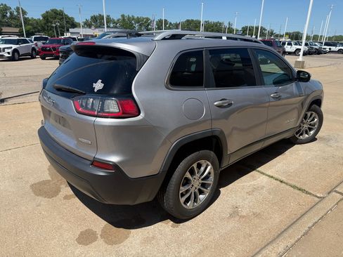 Used 2019 Jeep Cherokee Latitude Plus FWD image 4
