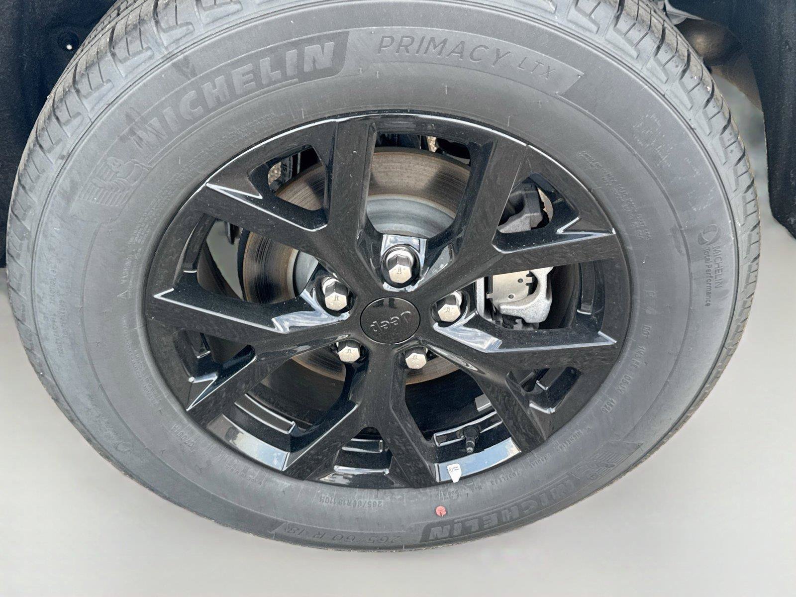 Used 2026 Jeep Grand Cherokee Altitude AWD/4WD image 24